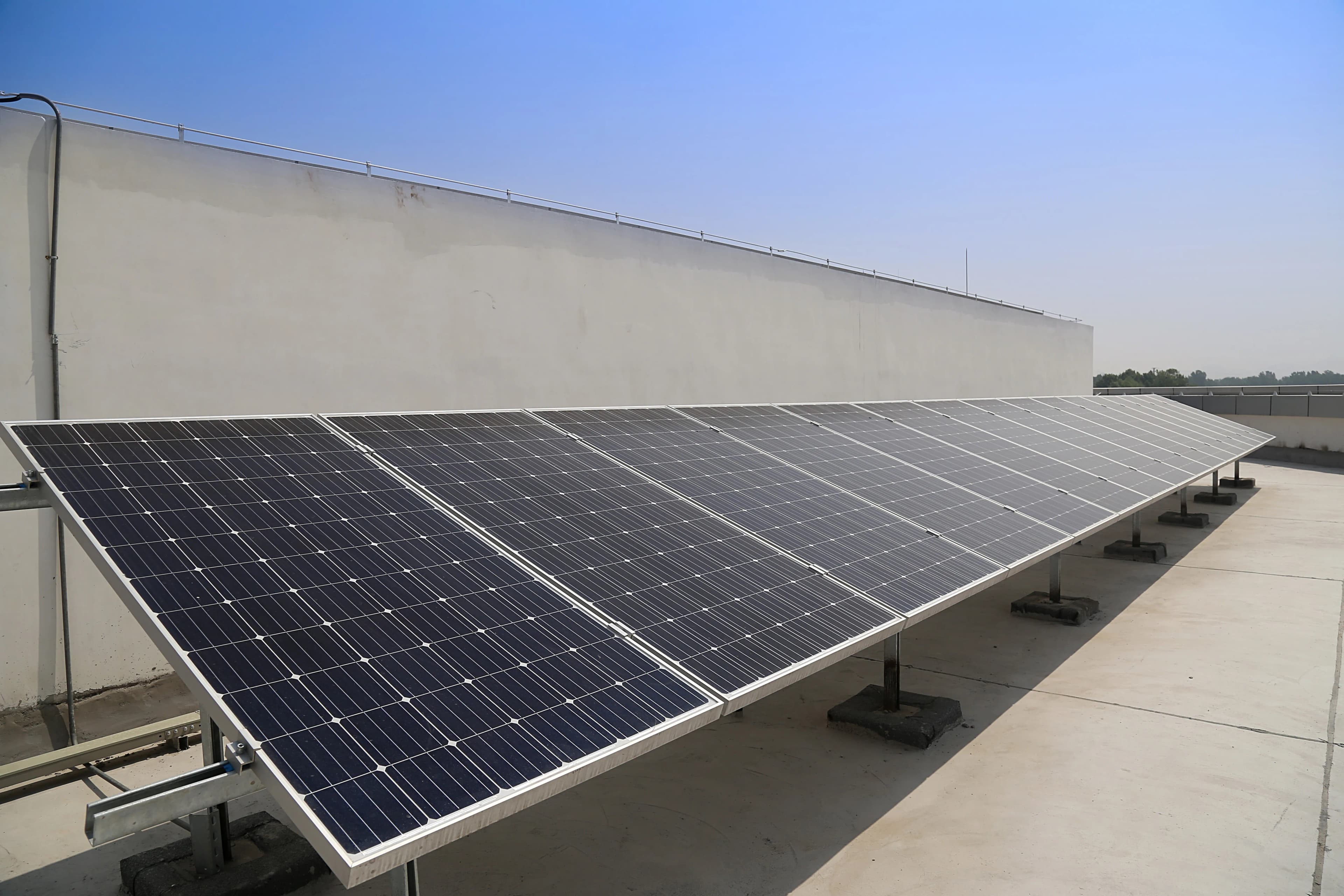 Paneles solares para alto consumo eléctrico en Tabasco